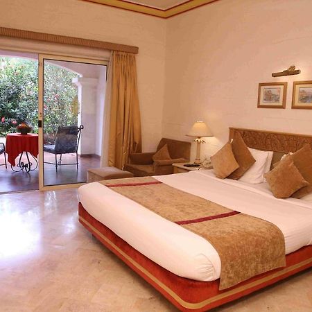 The Golden Palms Hotel & Spa Chik Banavar Bagian luar foto