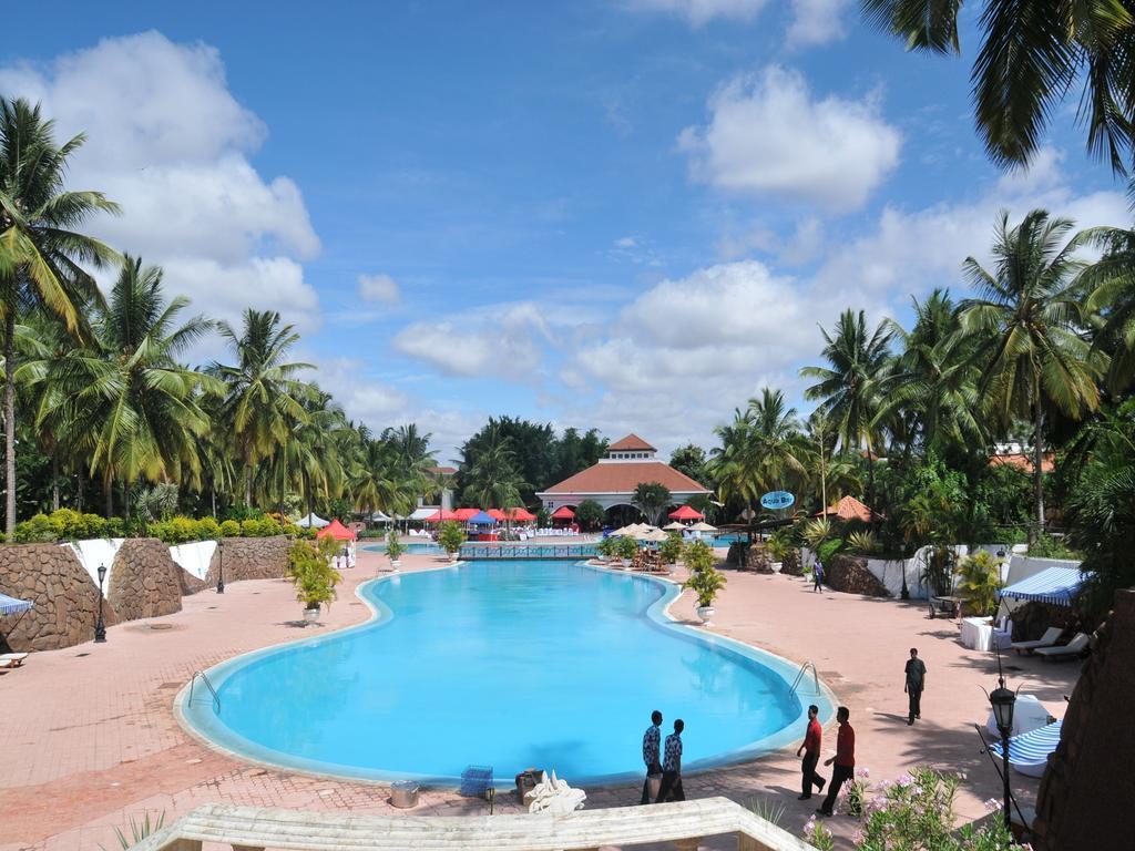 The Golden Palms Hotel & Spa Chik Banavar Bagian luar foto