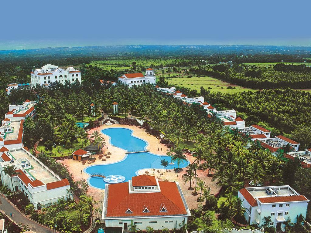 The Golden Palms Hotel & Spa Chik Banavar Bagian luar foto