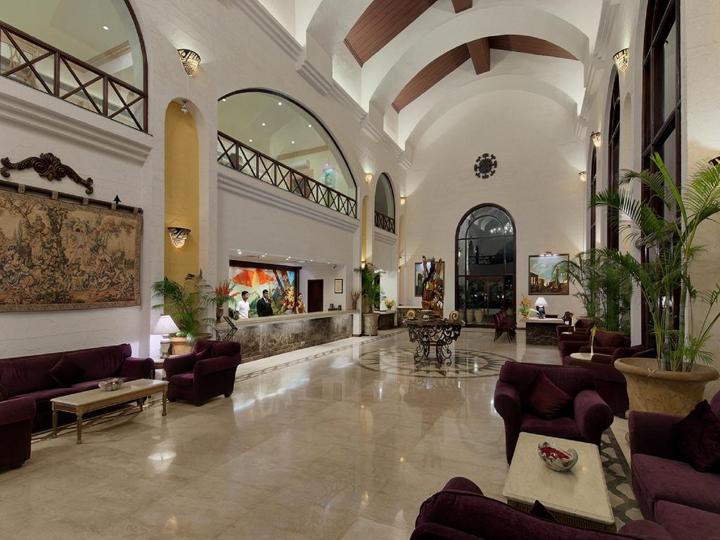 The Golden Palms Hotel & Spa Chik Banavar Bagian luar foto
