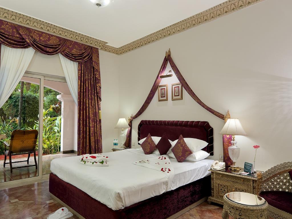 The Golden Palms Hotel & Spa Chik Banavar Bagian luar foto
