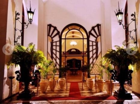 The Golden Palms Hotel & Spa Chik Banavar Bagian luar foto