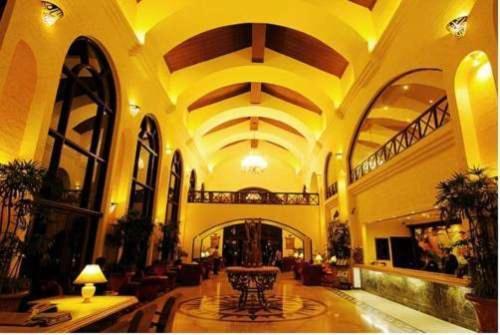 The Golden Palms Hotel & Spa Chik Banavar Bagian luar foto