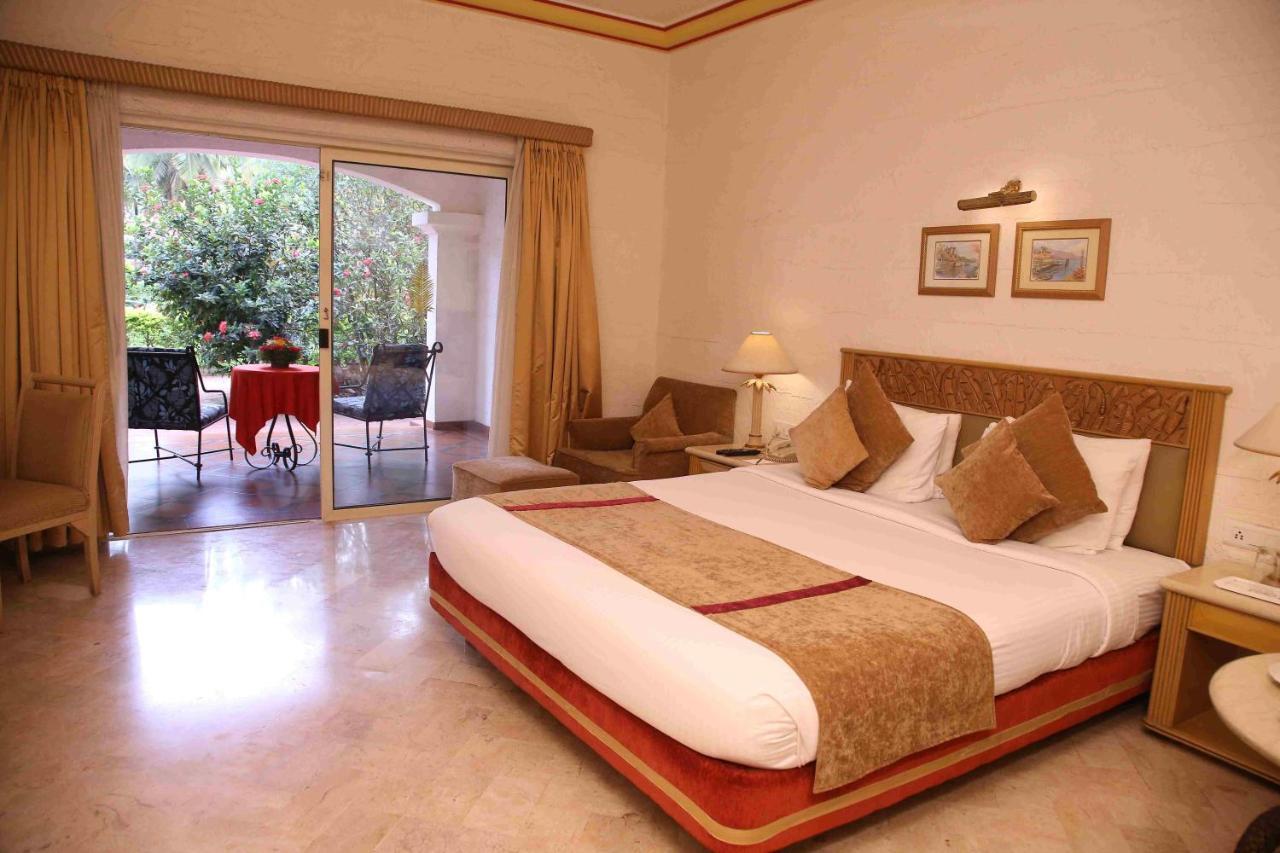 The Golden Palms Hotel & Spa Chik Banavar Bagian luar foto