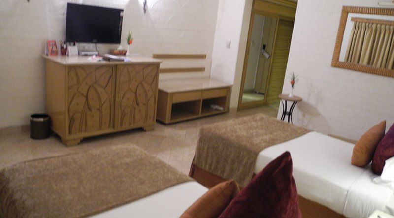 The Golden Palms Hotel & Spa Chik Banavar Bagian luar foto