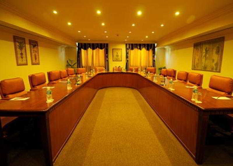 The Golden Palms Hotel & Spa Chik Banavar Bagian luar foto
