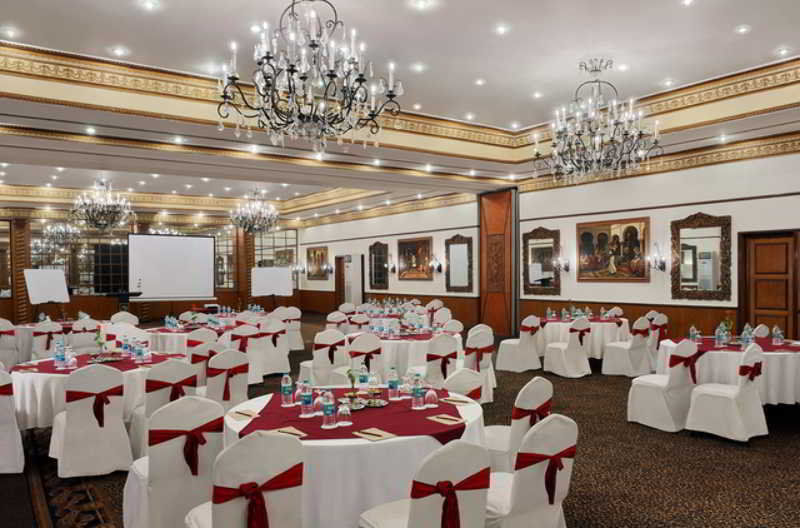 The Golden Palms Hotel & Spa Chik Banavar Bagian luar foto