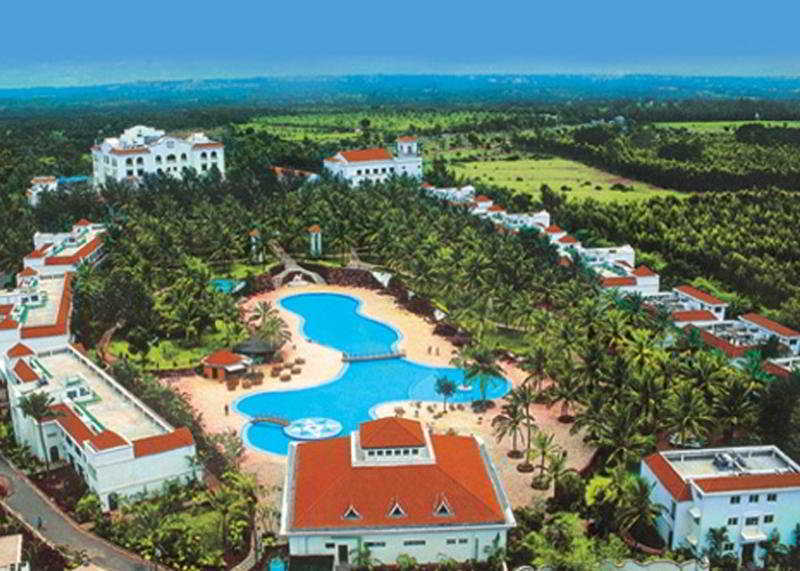 The Golden Palms Hotel & Spa Chik Banavar Bagian luar foto