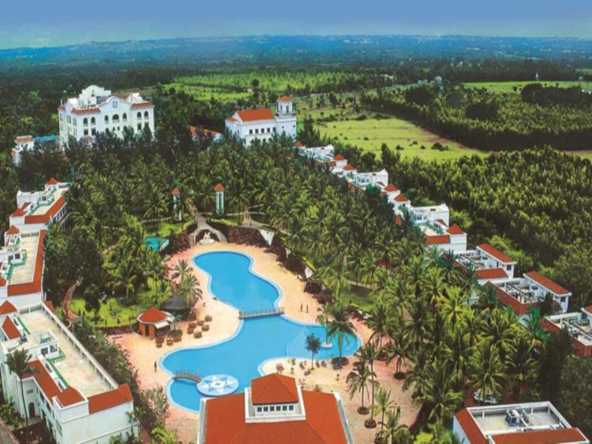 The Golden Palms Hotel & Spa Chik Banavar Bagian luar foto